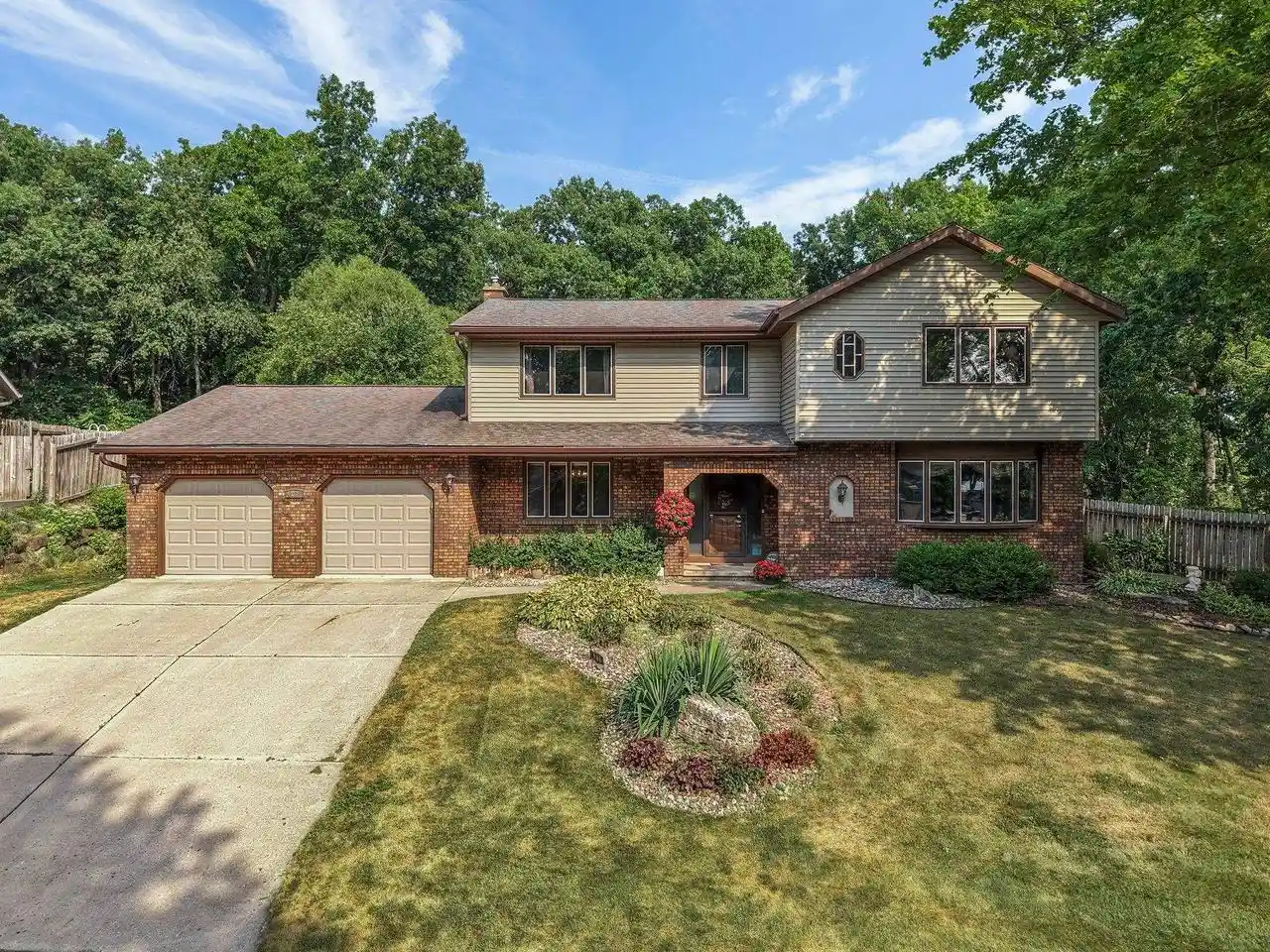 1st image of 6211 Indian Mound Dr Dr, Mcfarland, WI 53558 | MLS# 2028851