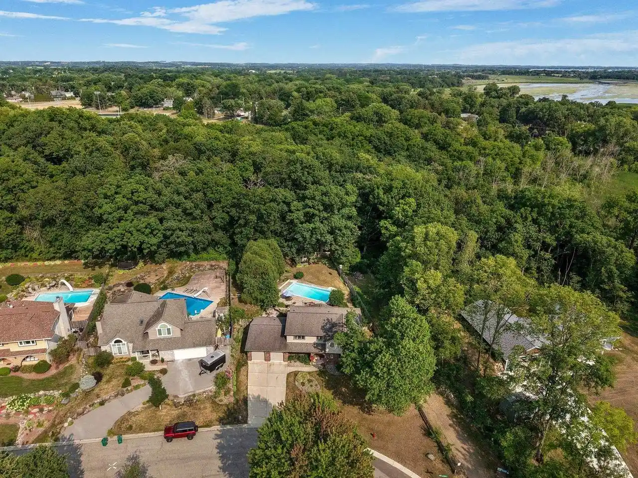 4th image of 6211 Indian Mound Dr Dr, Mcfarland, WI 53558 | MLS# 2028851