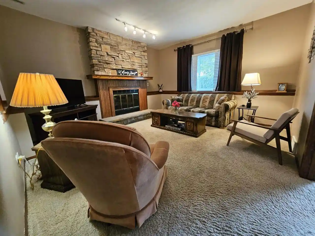 2nd image of 6461 S Crabapple Ct Ct, Oak Creek, WI 53154