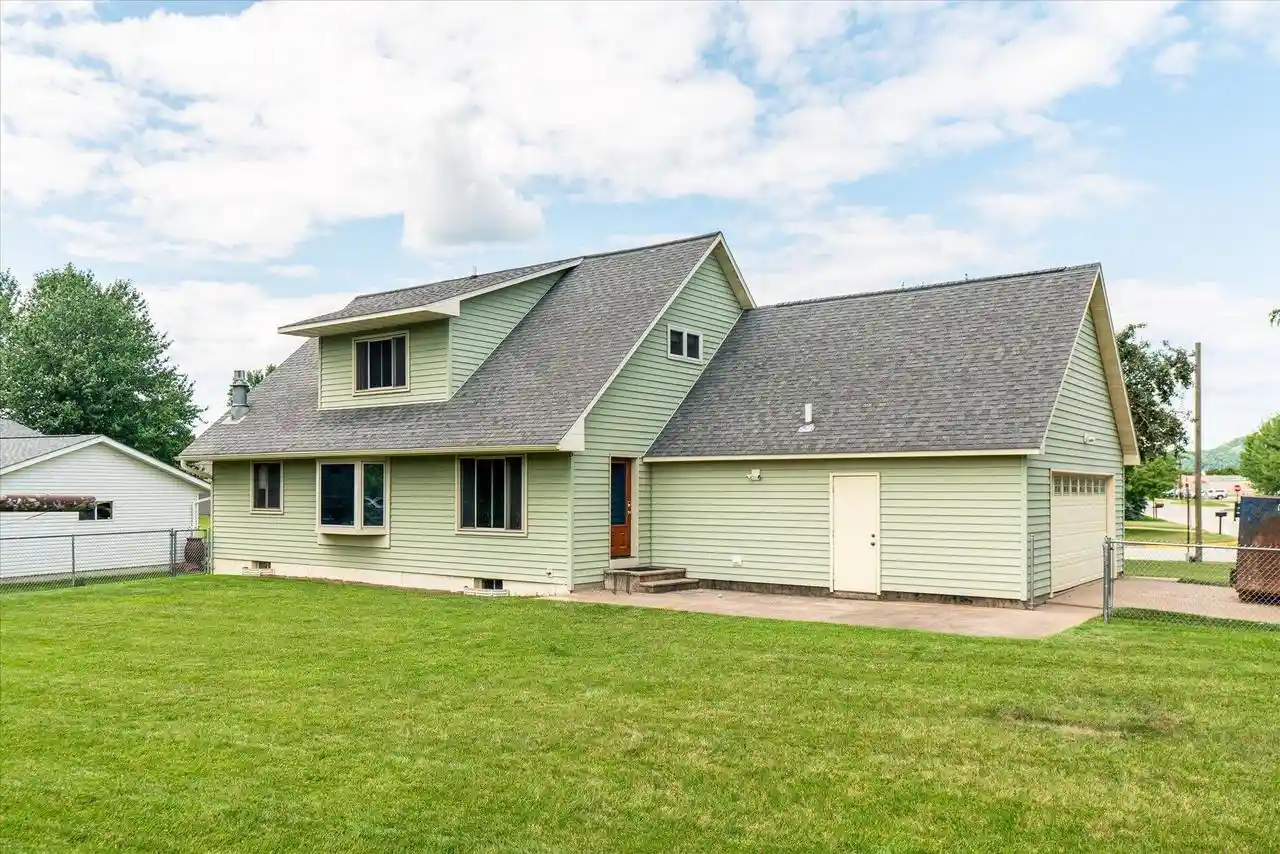 1st image of 1430 Willow Street Street, La Crescent, MN 55947 | MLS# 1973308