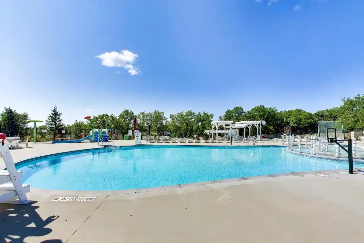 Listing Photo 4 - Condo for sale in building located at 690 Eagleton Dr Dr, Lake Geneva, WI 53147 - Unit #33