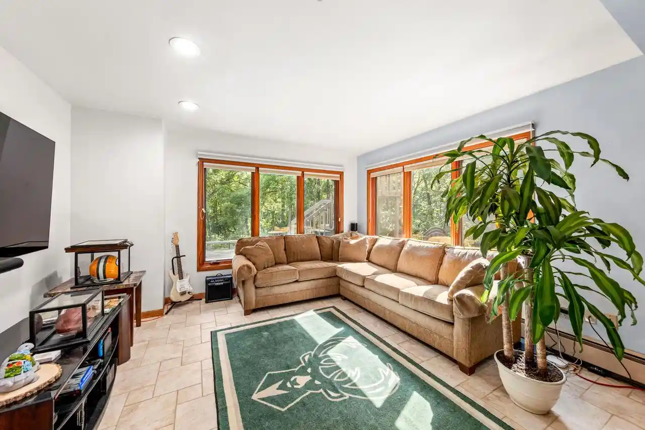5th image of N1W31275 Hickory Hollow Court Court, Delafield, WI 53018 | MLS# 1973333