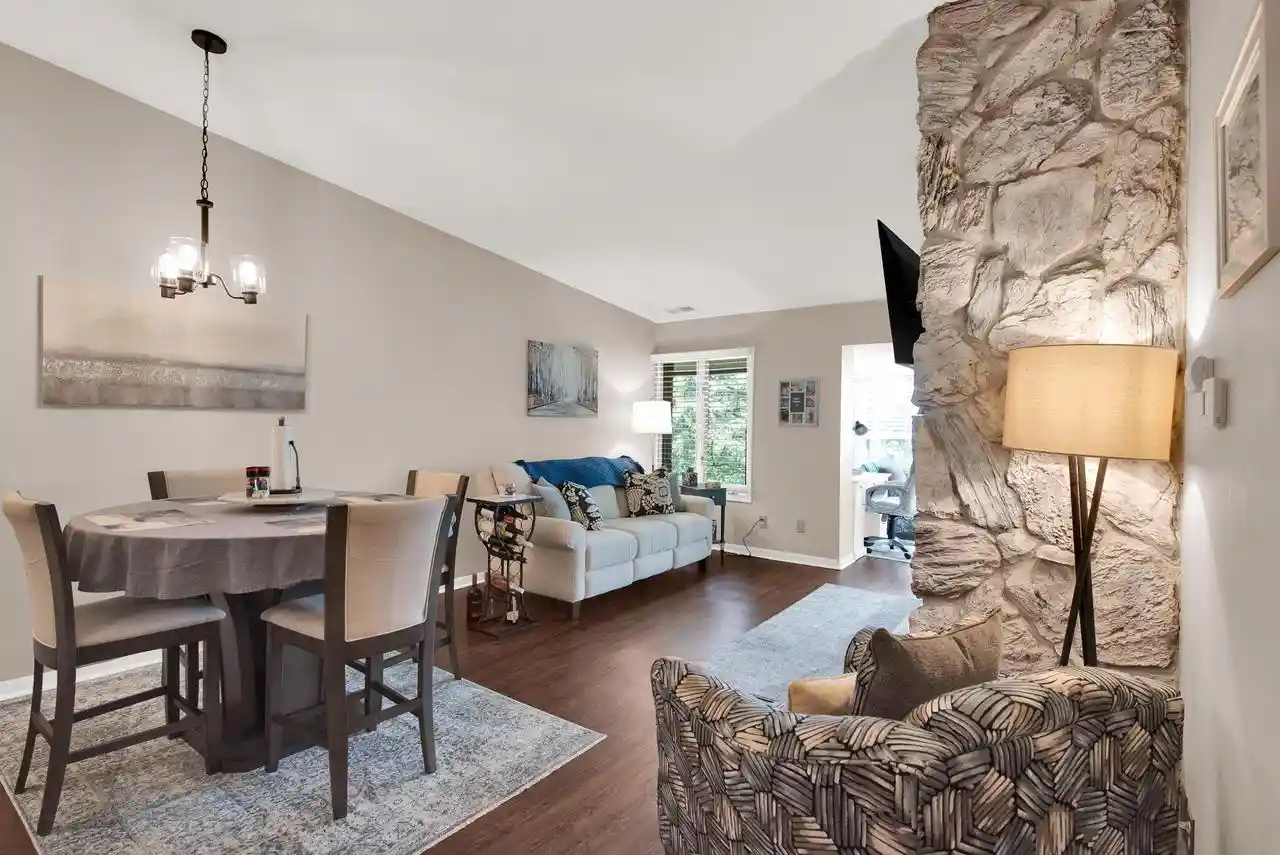 4th image of N85W15700 Ridge Road Road #304, Menomonee Falls, WI 53051 | MLS# 1973335