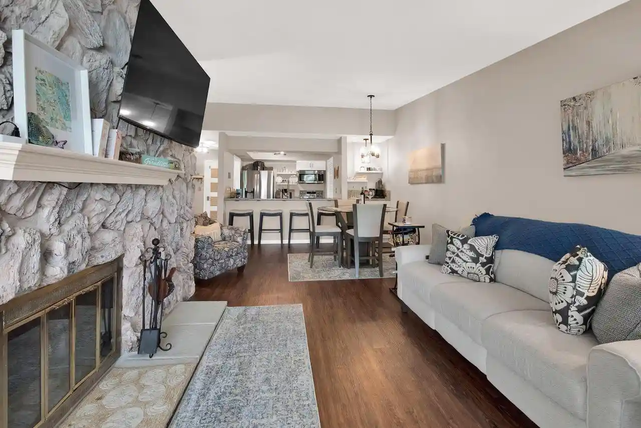 5th image of N85W15700 Ridge Road Road #304, Menomonee Falls, WI 53051 | MLS# 1973335