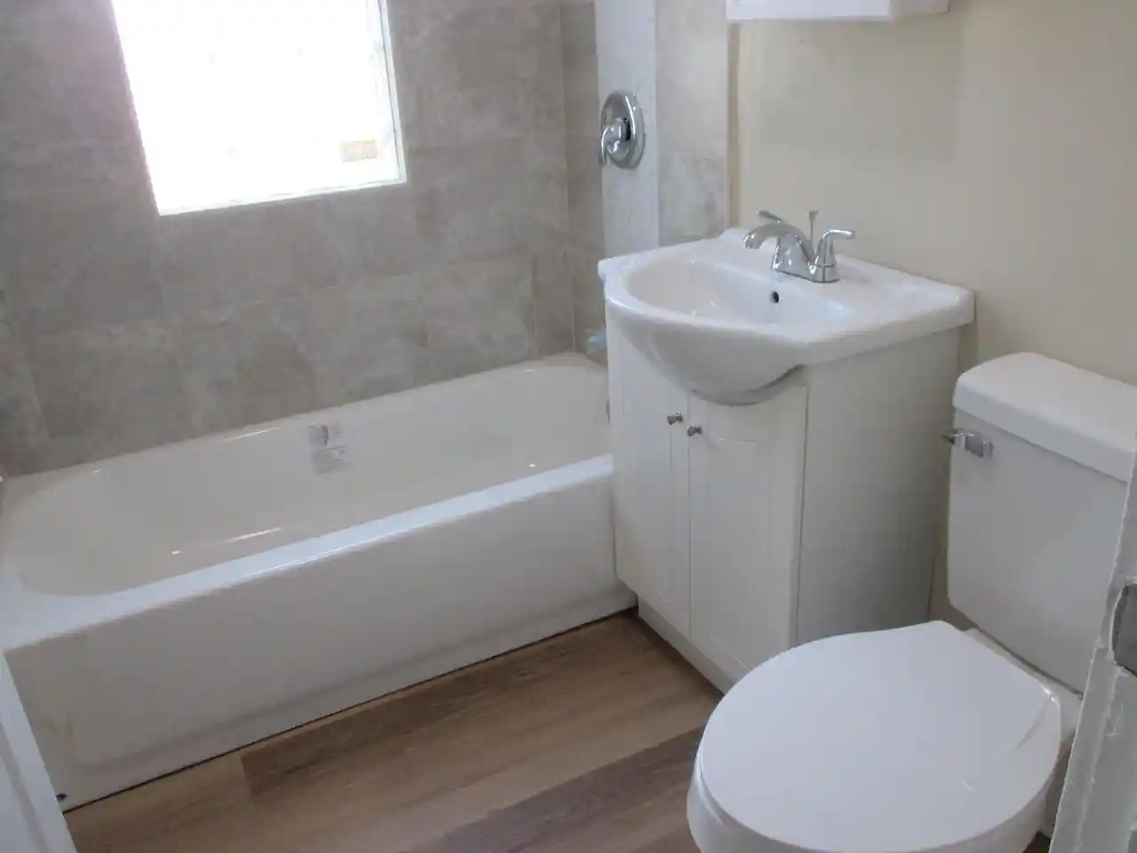 Listing Photo 4 - Condo for sale in building located at 1925 N 27Th St St, Milwaukee, WI 53208 - Unit #1927