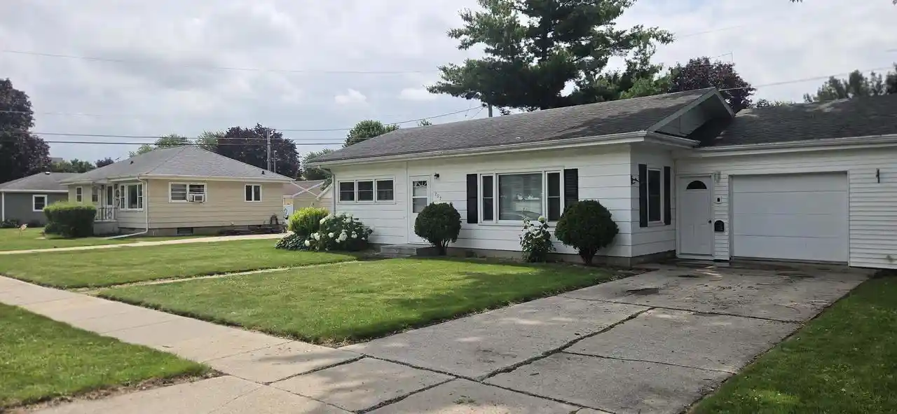 Homes for sale in Waupun, WI | 207 Grandview Avenue Avenue, Waupun, WI 53963 | MLS# 2028872