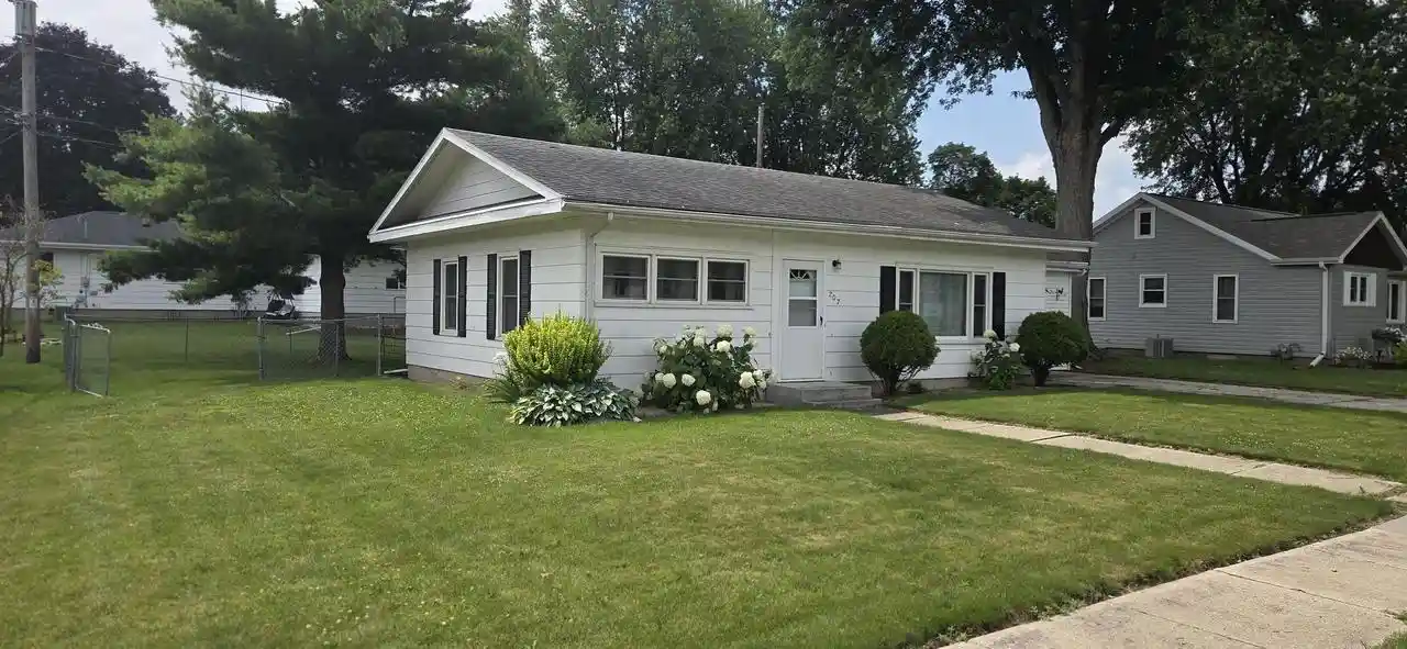 Homes for sale in Waupun, WI | 207 Grandview Avenue Avenue, Waupun, WI 53963 | MLS# 2028872