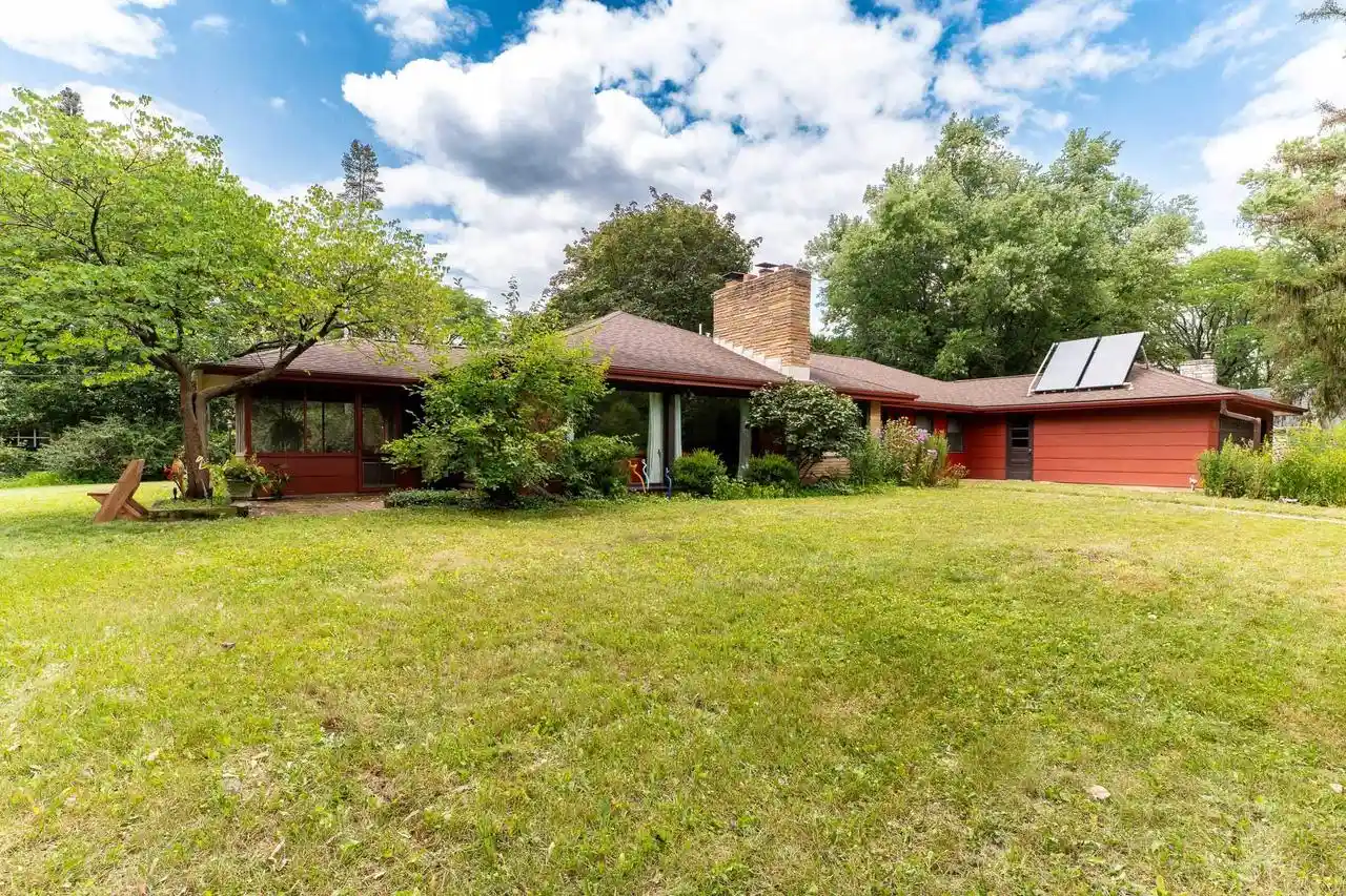 1st image of 25 Hiawatha Circle Circle, Madison, WI 53711 | MLS# 2028880