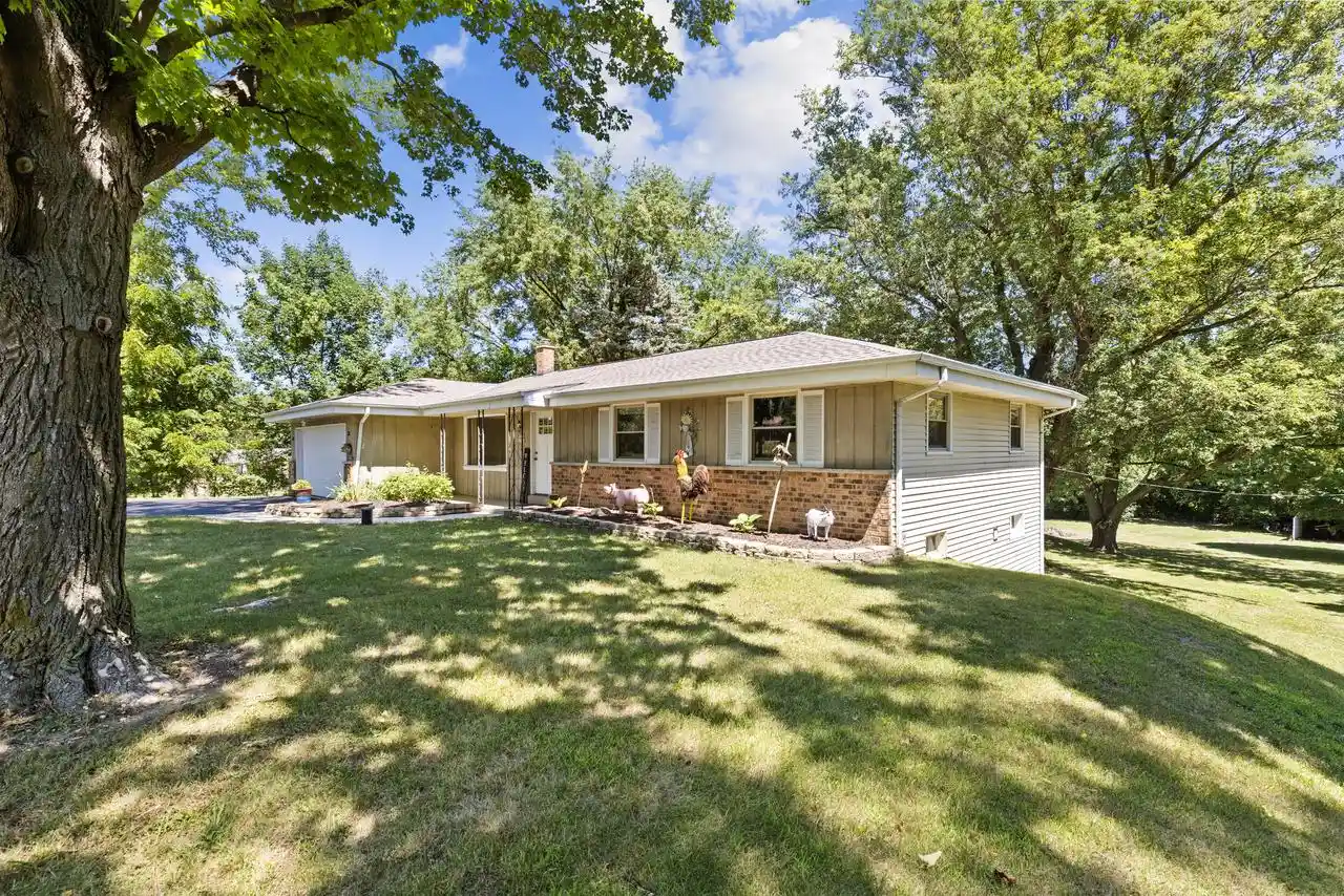 1st image of W230s5930 Molla Dr Dr, Waukesha, WI 53189 | MLS# 1973367