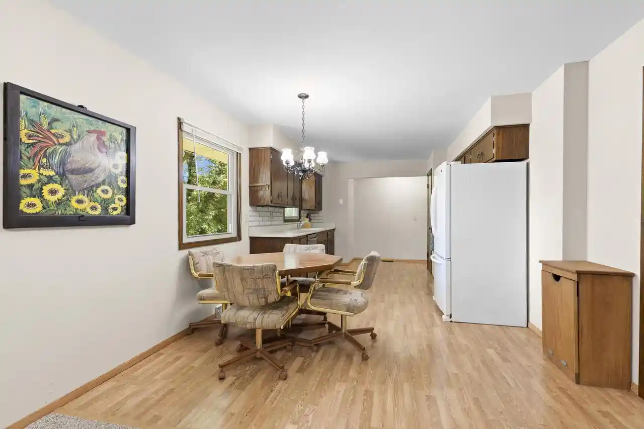 4th image of W230S5930 Molla Dr Dr, Waukesha, WI 53189 | MLS# 1973367