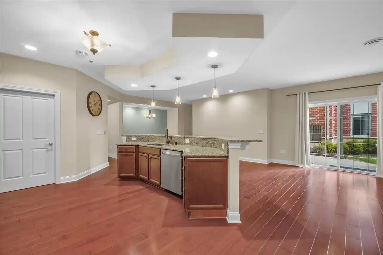4th image of 17490 Crest Hl Dr Dr, Brookfield, WI 53045