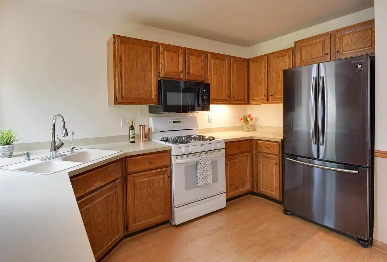 4th image of 2101 Woodburn Rd Rd, Waukesha, WI 53188