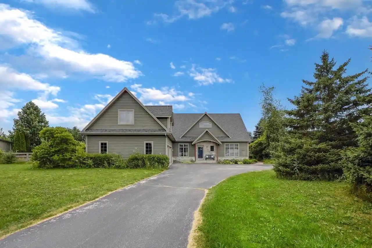 3rd image of W287N8810 Center Oak Road Road, Hartland, WI 53029 | MLS# 1973404