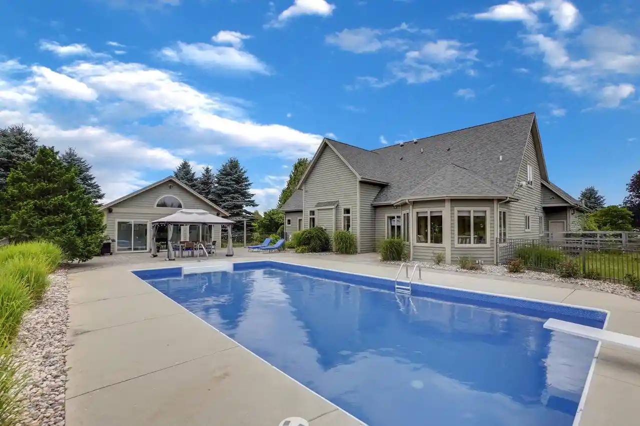 4th image of W287N8810 Center Oak Road Road, Hartland, WI 53029 | MLS# 1973404
