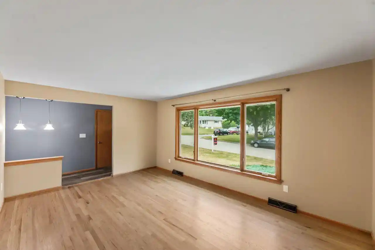 2nd image of 1020 Lilac Lane Lane, Pewaukee, WI 53072 | MLS# 1973405