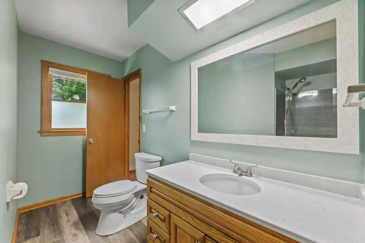 5th image of 1020 Lilac Lane Lane, Pewaukee, WI 53072 | MLS# 1973405