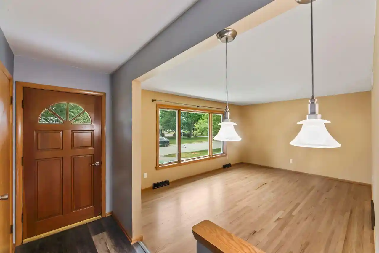 33rd image of 1020 Lilac Lane Lane, Pewaukee, WI 53072 | MLS# 1973405