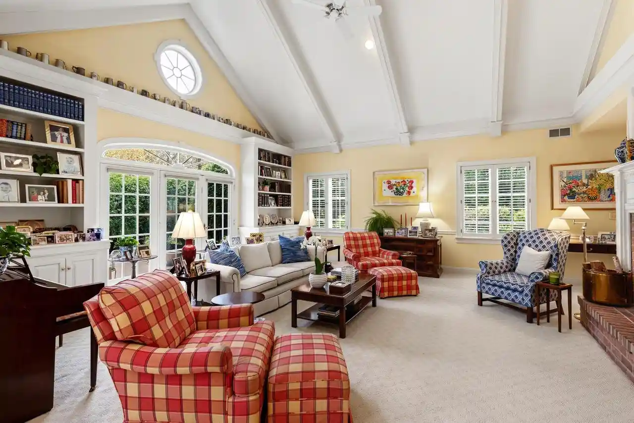 3rd image of 11404 N Justin Dr Dr, Mequon, WI 53092 | MLS# 1973412