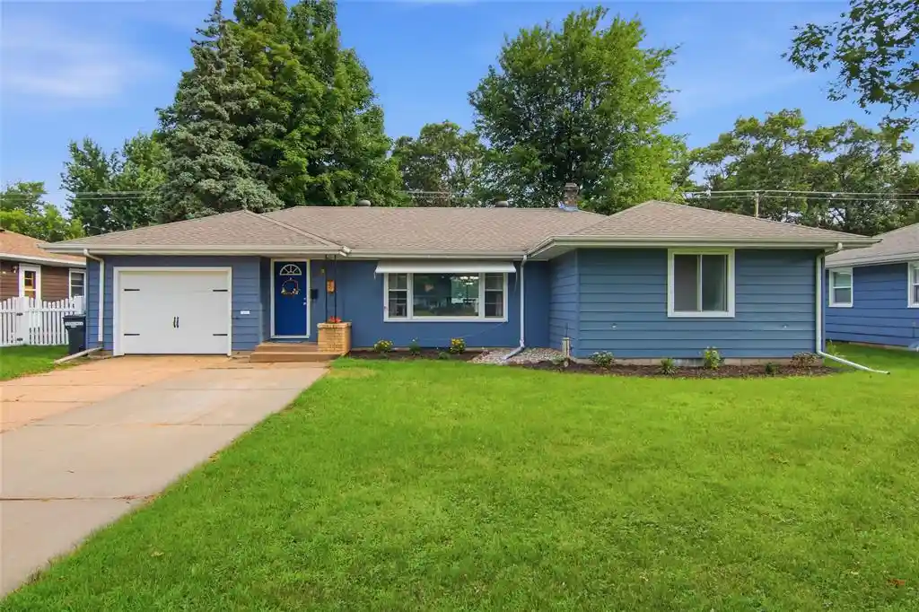 1st image of 904 E Lexington Boulevard Boulevard, Eau Claire, WI 54701 | MLS# 1603597