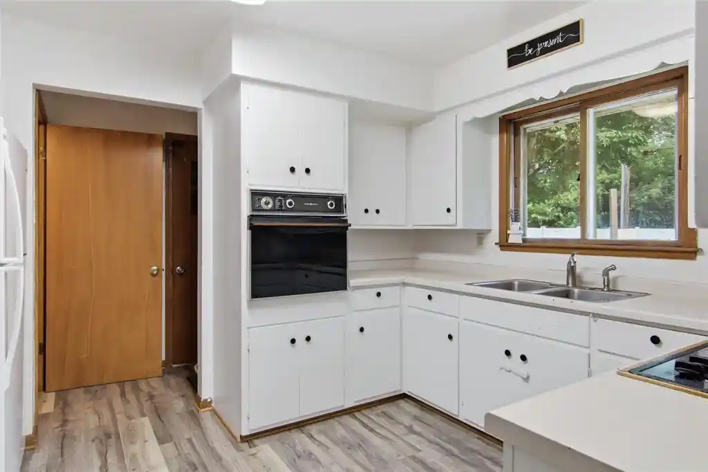 2nd image of 904 E Lexington Boulevard Boulevard, Eau Claire, WI 54701 | MLS# 1603597