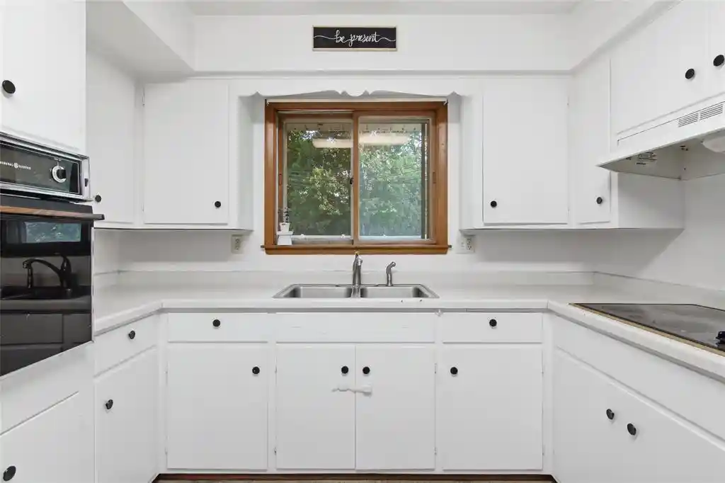 Photo 3 of Single family home for sale at 904 E Lexington Boulevard Boulevard, Eau Claire, WI 54701 | MLS# 1603597 | Listing updated on 2026-09-24