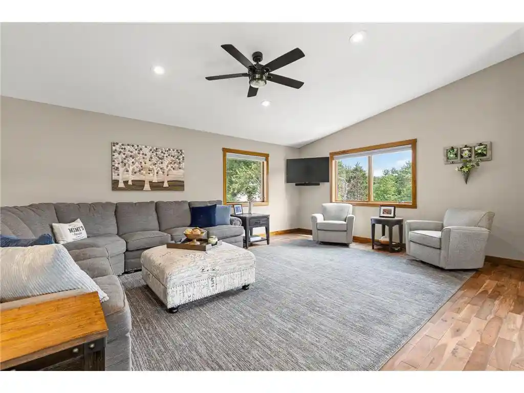 4th image of 746 Packer Dr Dr, Hudson, WI 54016 | MLS# 7116250