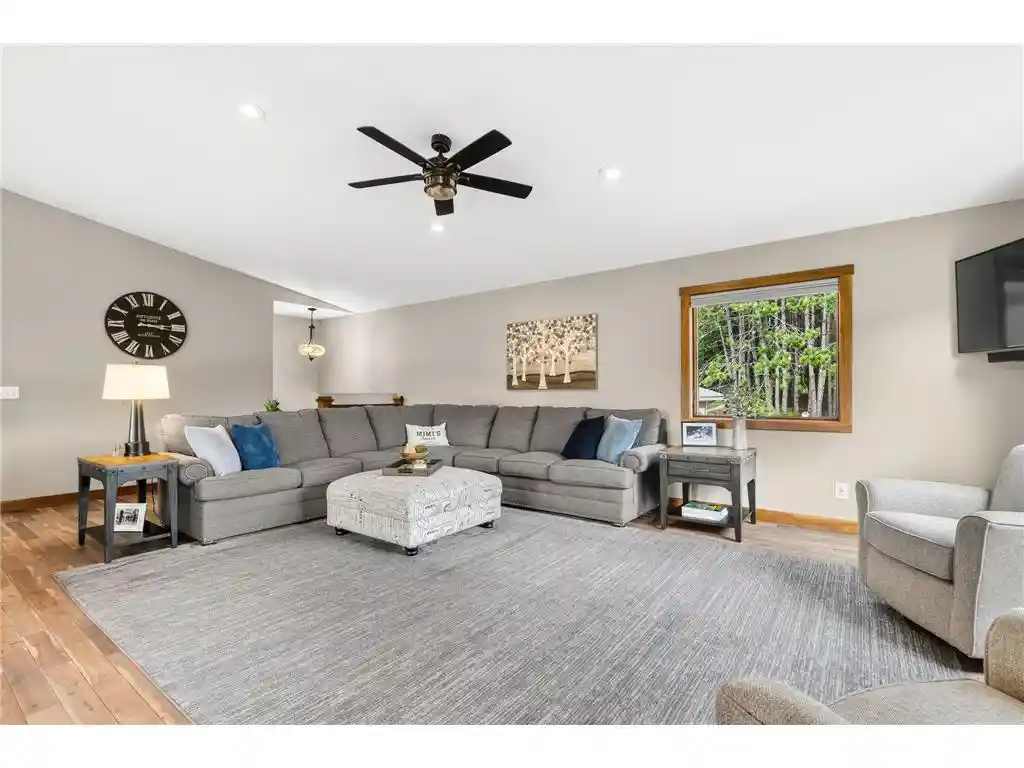 5th image of 746 Packer Dr Dr, Hudson, WI 54016 | MLS# 7116250