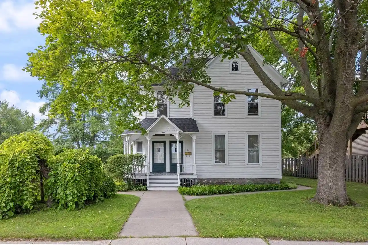 1st image of 910 Cherry Street Street, Green Bay, WI 54301 | MLS# 50329798