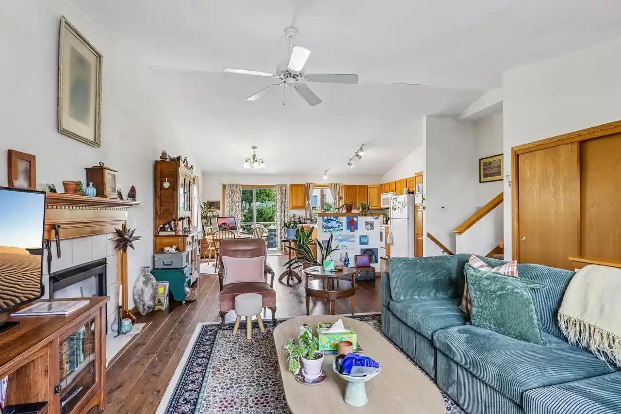 4th image of 5101-5103 Black Walnut Dr Dr, Mcfarland, WI 53558 | MLS# 2028949