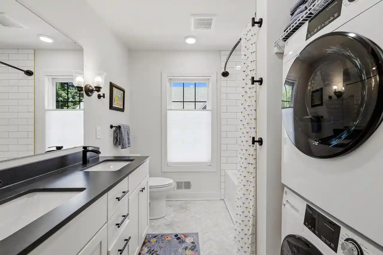 3rd image of 2604 E Park Pl Pl, Milwaukee, WI 53211