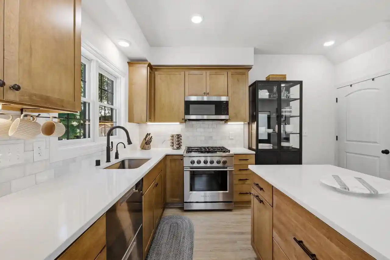 2nd image of 2604 E Park Pl Pl, Milwaukee, WI 53211