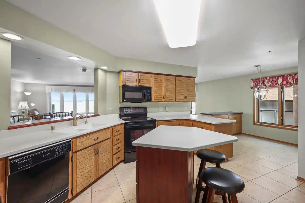 2nd image of 4001 Monona Dr Dr, Monona, WI 53716