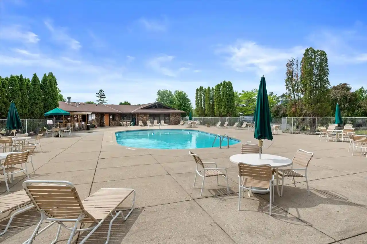 4th image of W176N9763 Rivercrest Dr Dr, Germantown, WI 53022 | MLS# 1973446