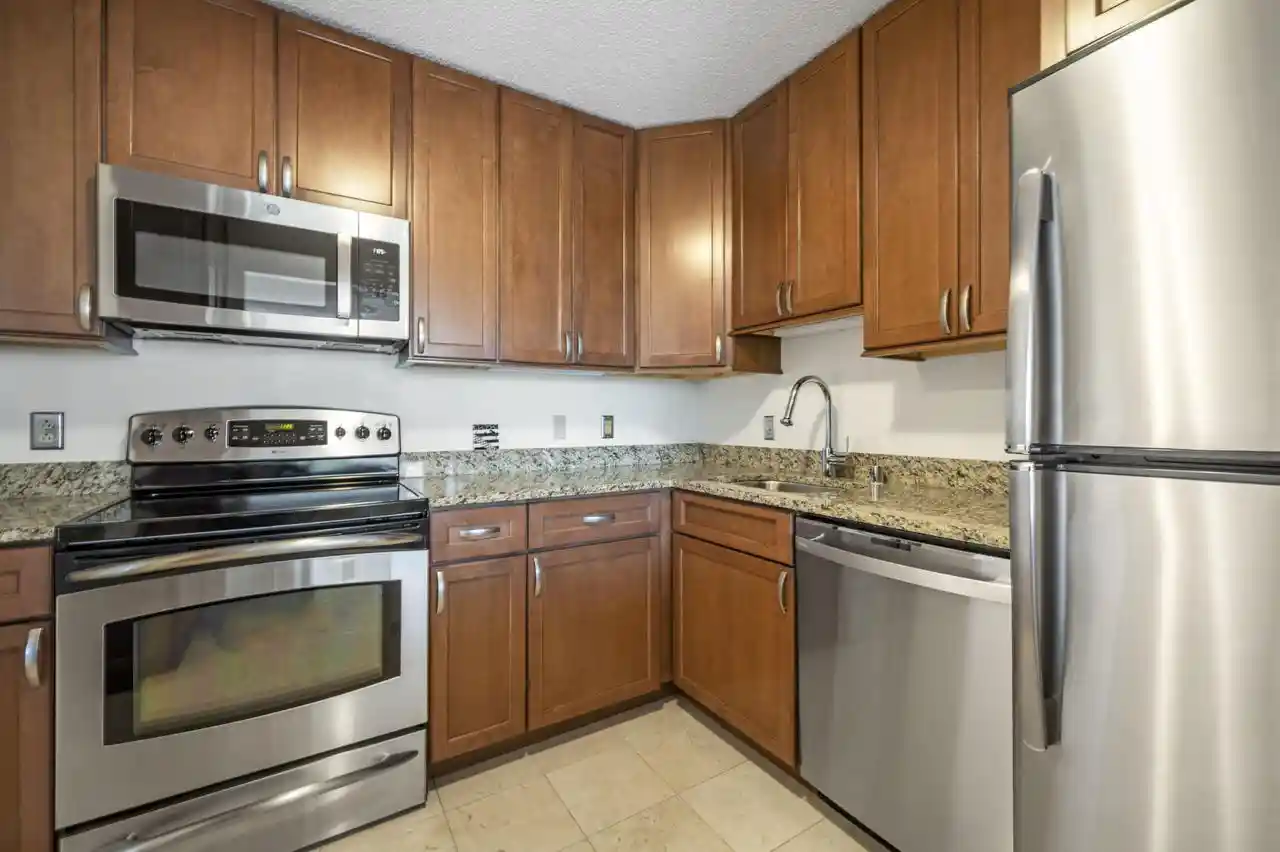 Listing Photo 3 - Condo for sale in building located at 1660 N Prospect Ave Ave, Milwaukee, WI 53202 - Unit #411