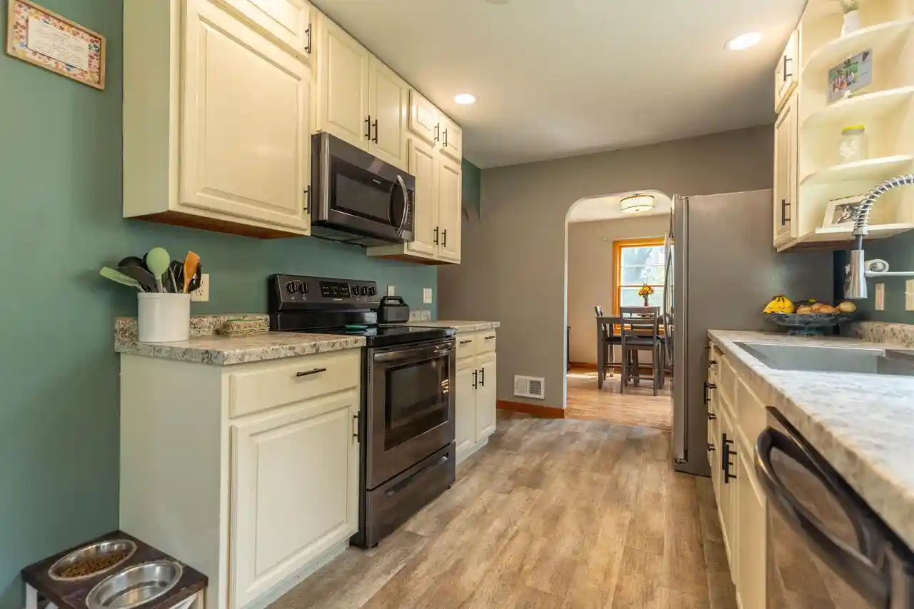 4th image of 2520 15Th Pl S Pl S, La Crosse, WI 54601 | MLS# 1973472