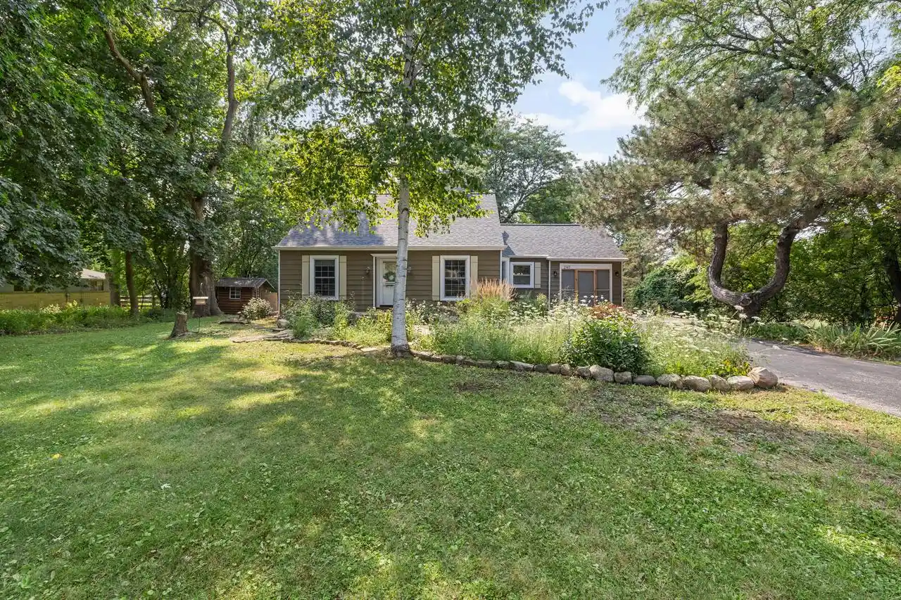 1st image of W278n2147 Lakeview Dr Dr, Hartland, WI 53029 | MLS# 1973481