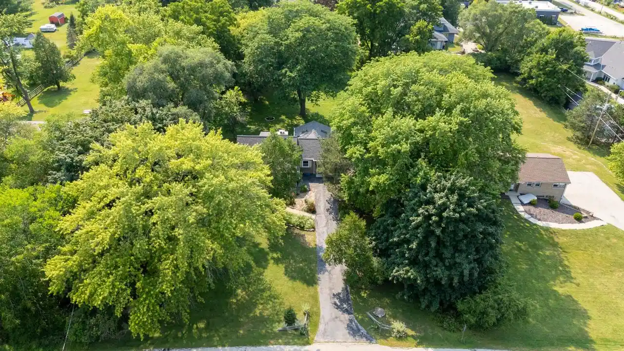3rd image of W278N2147 Lakeview Dr Dr, Hartland, WI 53029 | MLS# 1973481