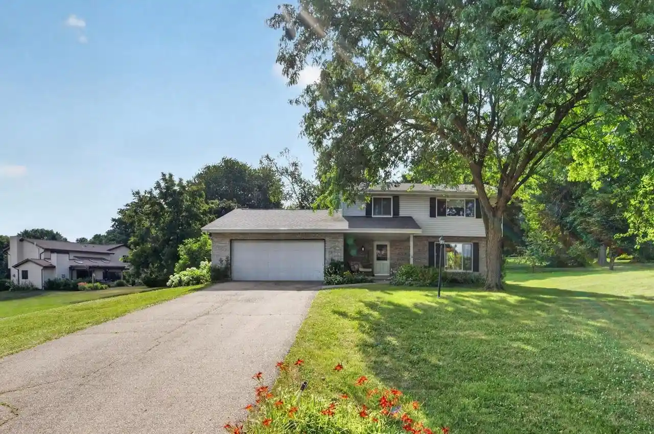 1st image of 4507 Stonewood Dr Dr, Middleton, WI 53562 | MLS# 2028997