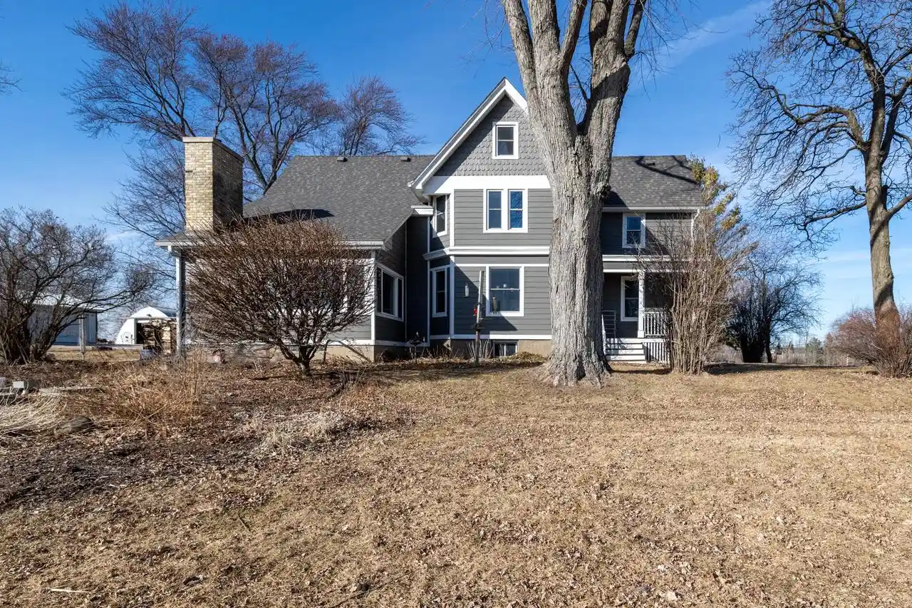 1st image of 1615 Ulao Dr Dr, Grafton, WI 53024 | MLS# 1973497