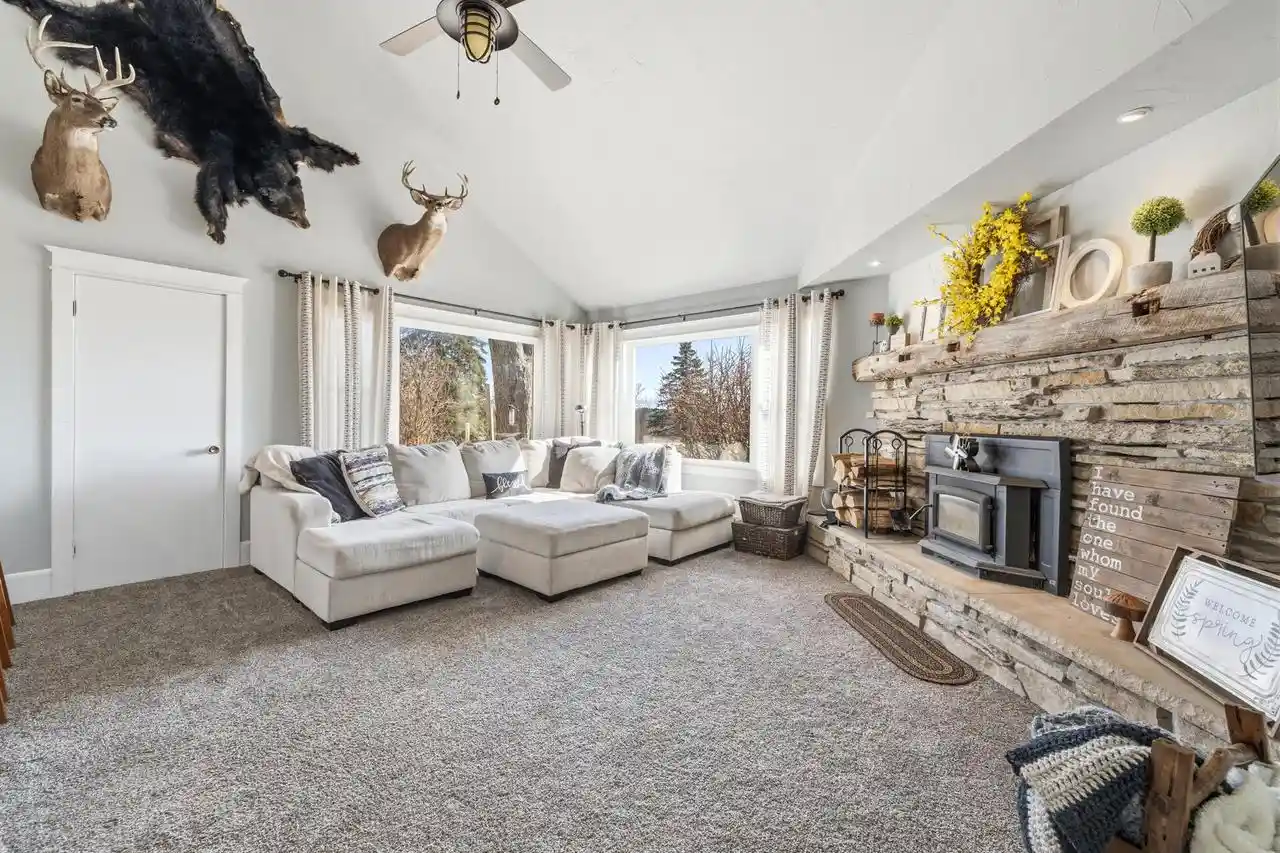 2nd image of 1615 Ulao Dr Dr, Grafton, WI 53024 | MLS# 1973497