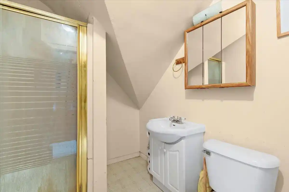 2nd image of 3738 E Pulaski Avenue Avenue, Cudahy, WI 53110 | MLS# 1973501