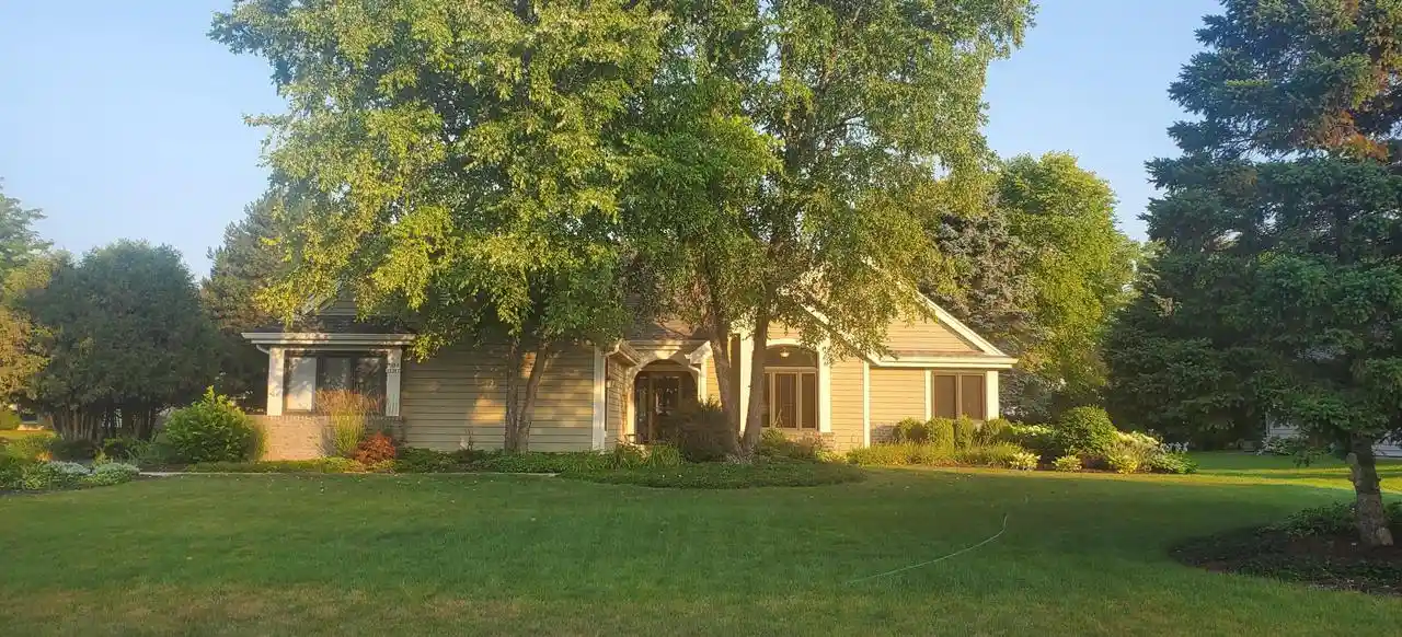 1st image of W263n2367 Deer Haven Dr Dr, Pewaukee, WI 53072 | MLS# 1973515