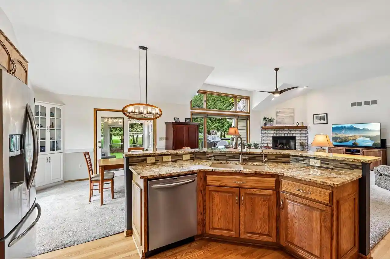 2nd image of W263n2367 Deer Haven Dr Dr, Pewaukee, WI 53072 | MLS# 1973515