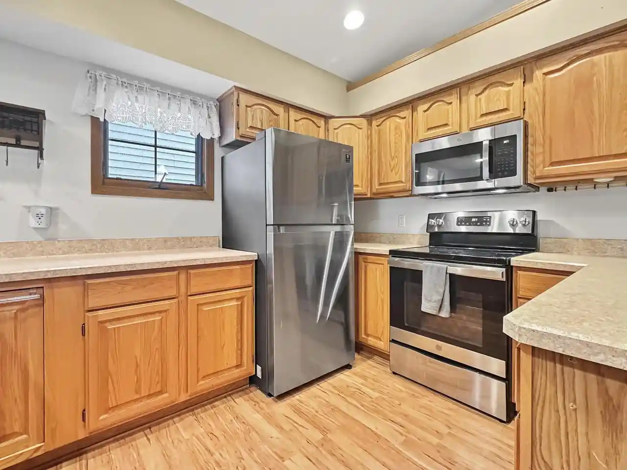 2nd image of 2264 Circle Ridge Road Road #D, Delafield, WI 53018 | MLS# 1973524