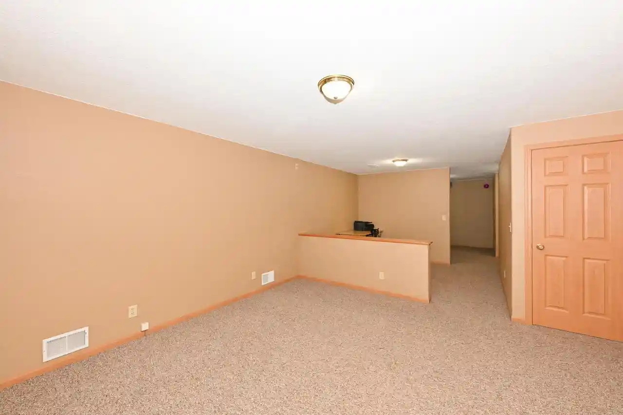 5th image of W201N16255 Ash Dr Dr, Jackson, WI 53037 | MLS# 1973532