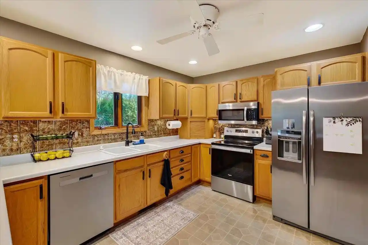 4th image of 1004 Gomer Dr Dr, Beaver Dam, WI 53916 | MLS# 2029014