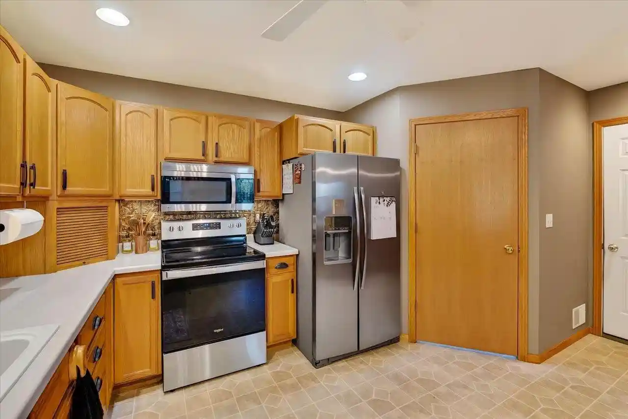 5th image of 1004 Gomer Dr Dr, Beaver Dam, WI 53916 | MLS# 2029014