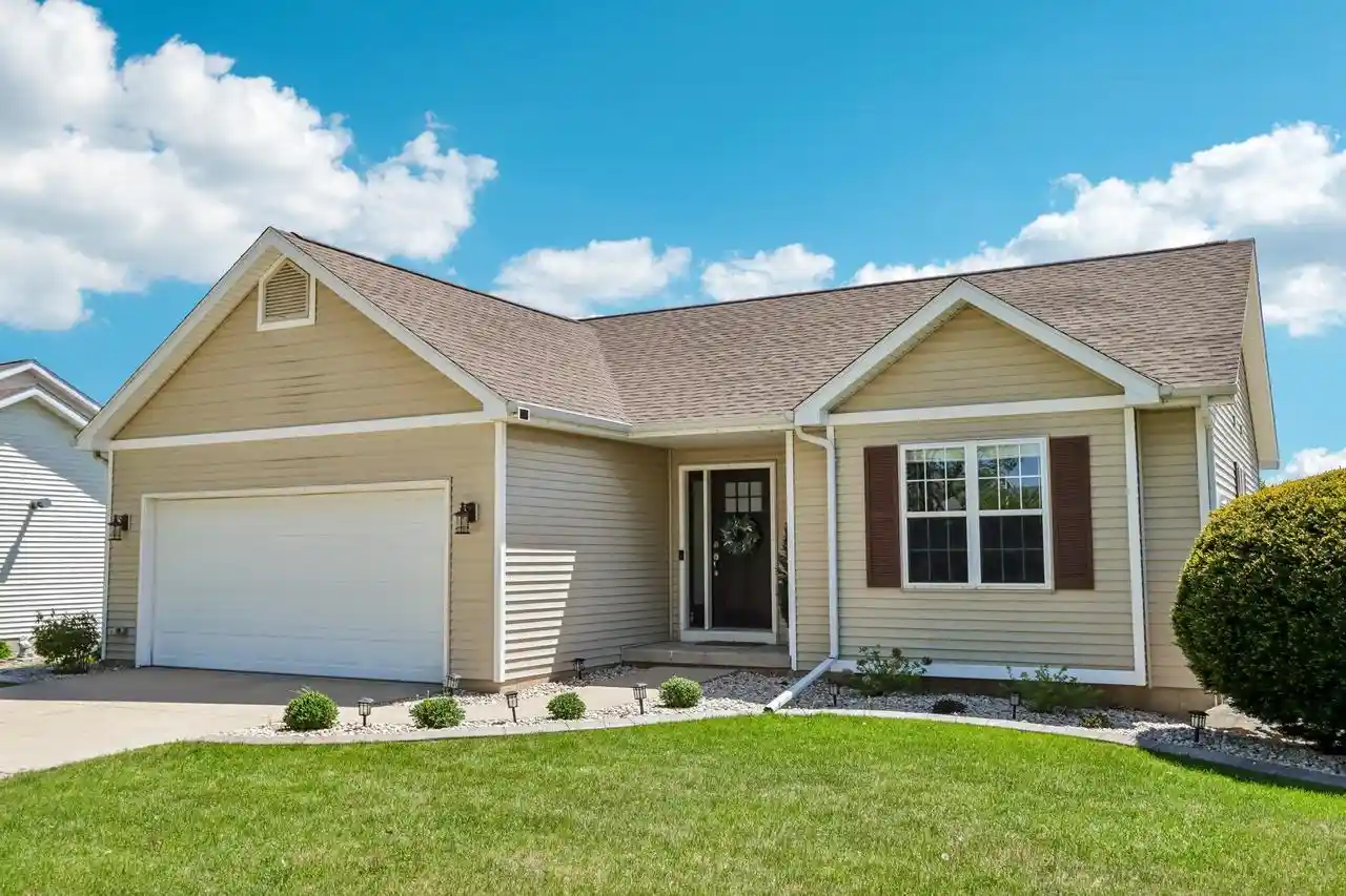 1st image of 809 Brookstone Crest Crest, Mount Horeb, WI 53572 | MLS# 2029016