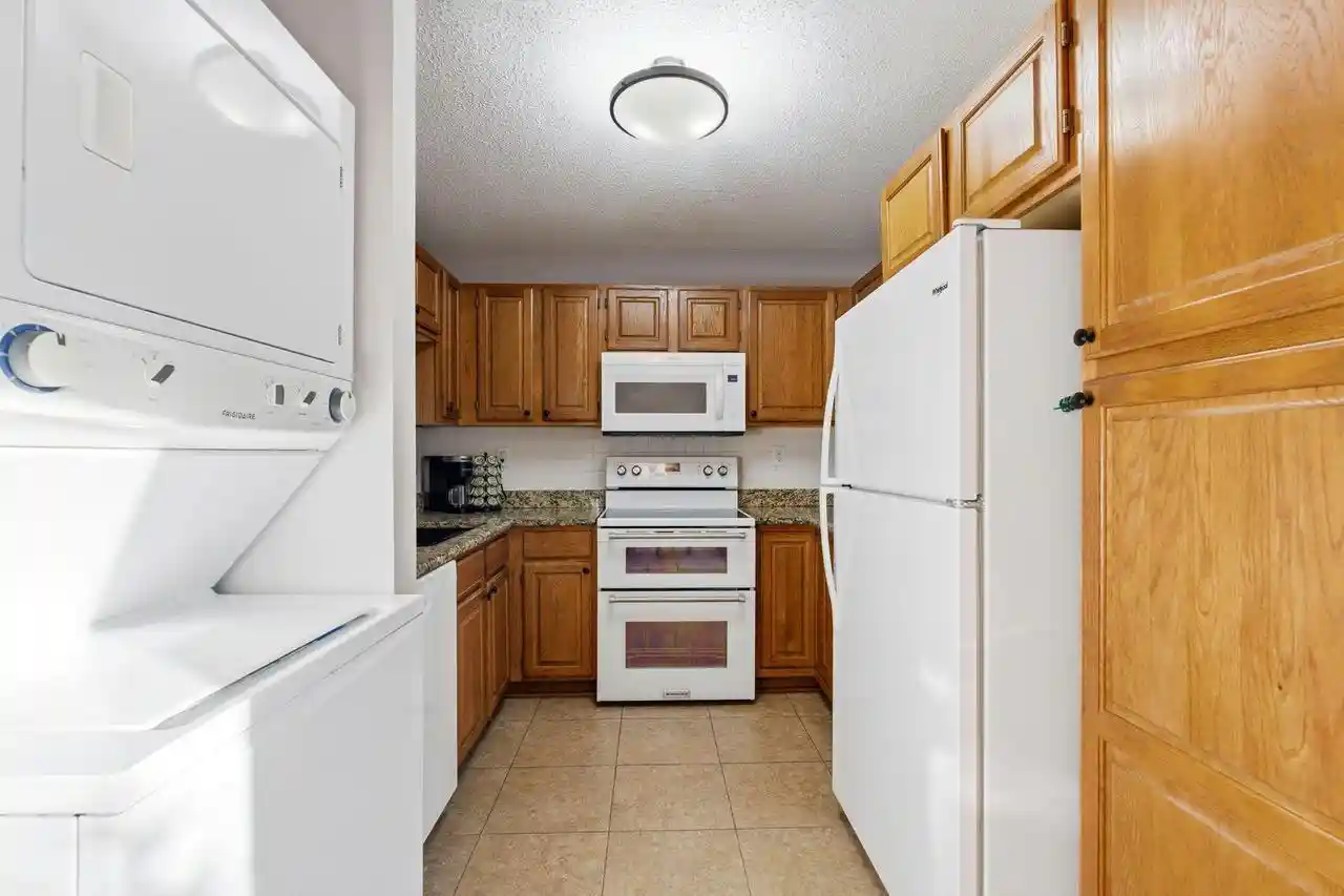 2nd image of W240n2160 Dorchester Dr Dr #11B, Pewaukee, WI 53072 | MLS# 1973548