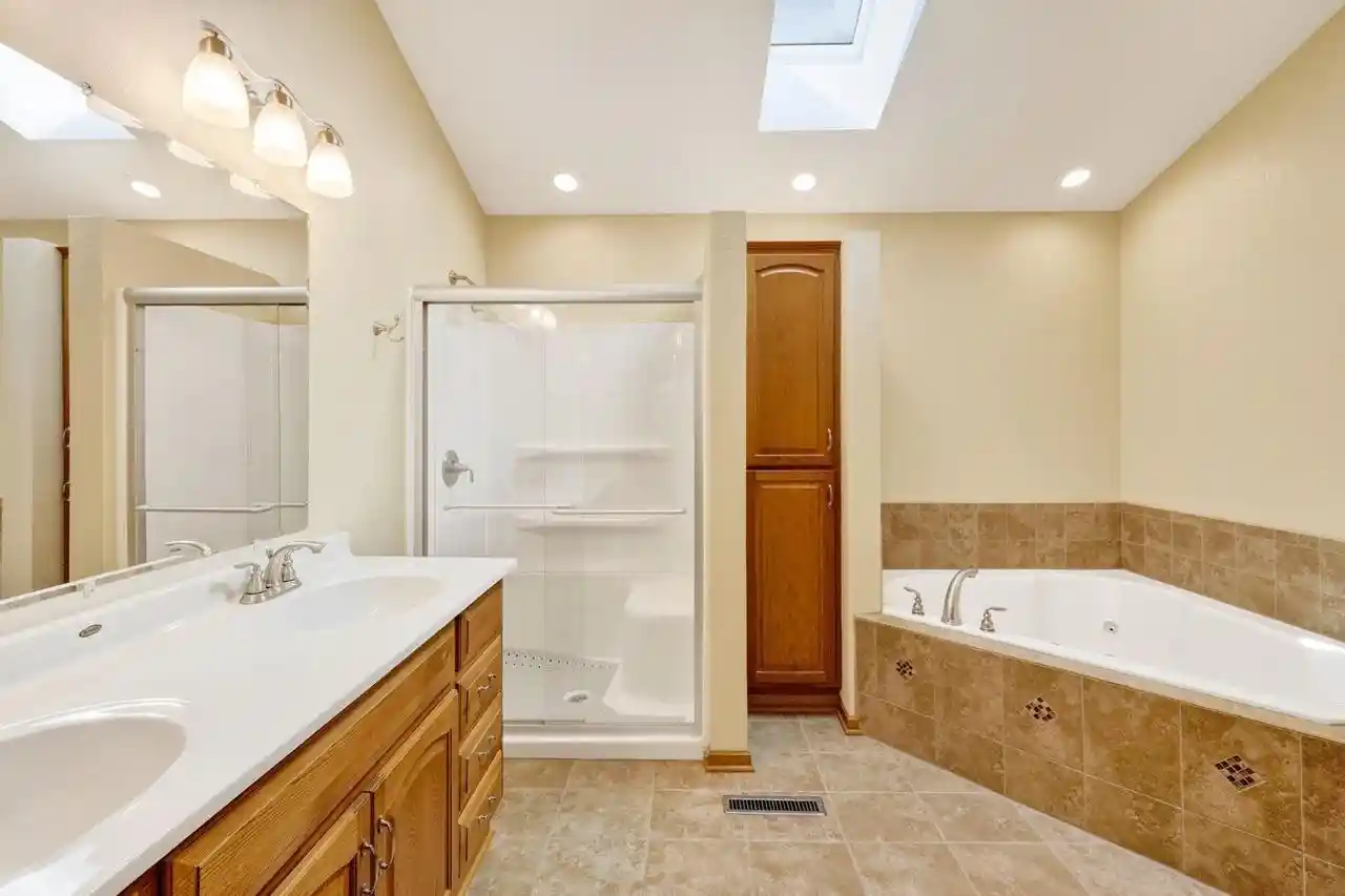 3rd image of W248S6845 Sugar Maple Dr Dr, Waukesha, WI 53189 | MLS# 2029017